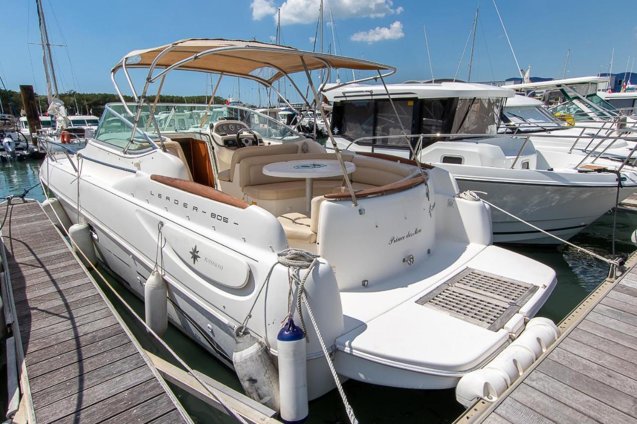 Отель Bateau St Gilles Croix De Vie Сен-Жиль-Круа-де-Ви Экстерьер фото